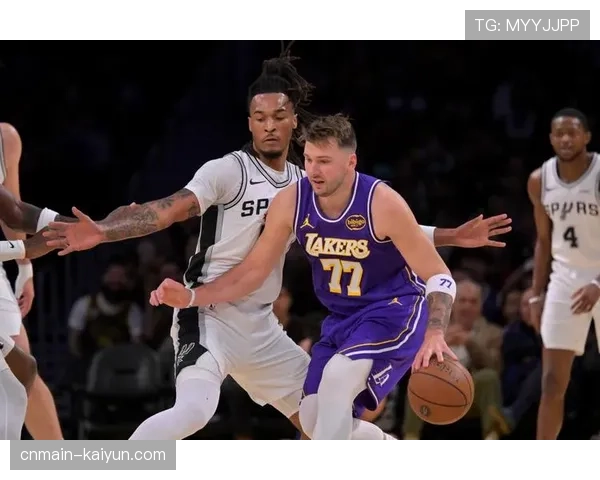 湖人东契奇个人进攻与团队串联平衡 33分8助攻展现双能卫价值